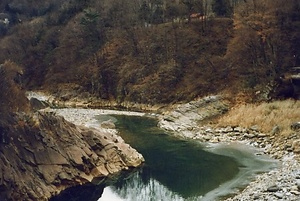 川原湯岩脈（臥龍岩および昇龍岩）