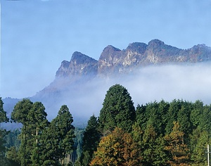 屏風岩、兜岩および鎧岩