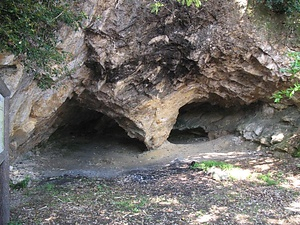 権現山洞窟住居跡