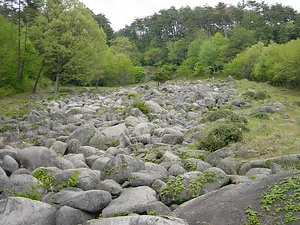 久井・矢野の岩海