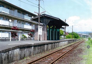 天竜浜名湖鉄道岩水寺駅待合所及びプラットホーム