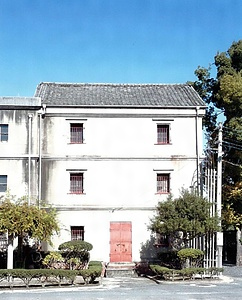 岡山県立岡山朝日高等学校（旧第六高等学校）東書庫