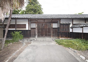 高室家住宅（山梨県甲府市高室町） 長屋門