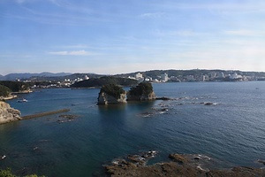 円月島（高嶋）及び千畳敷