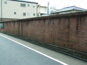 カトリック主税町教会煉瓦塀