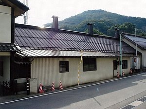 東飯田酒造店酒蔵