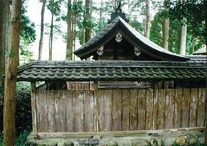 八平神社玉垣