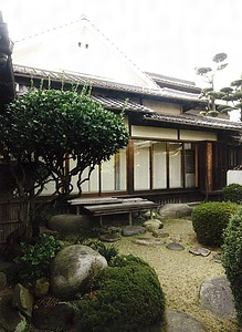 直方谷尾美術館和館（旧奥野家住宅主屋）