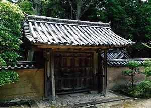 寿量院 棟門