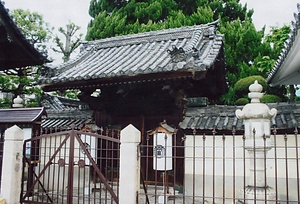 西教寺大門及び築地塀