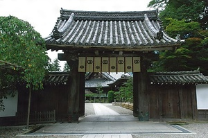 長谷寺本坊 中雀門