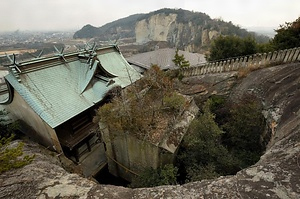 石の宝殿及び竜山石採石遺跡