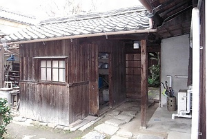 中森家住宅井戸屋形及び板塀