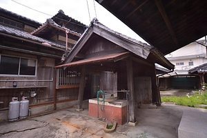 見世土井家住宅井戸屋形