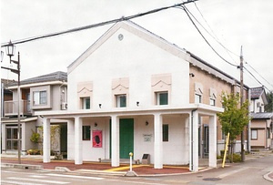 秋山孝ポスター美術館長岡本館（旧長岡商業銀行宮内支店）