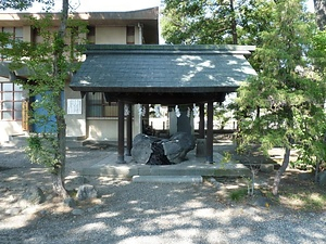 山縣神社手水屋