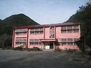 旧気多村立勝坂小学校校舎