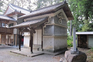 大川上美良布神社神庫