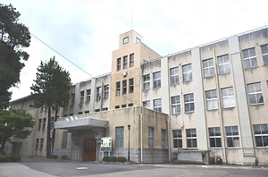 群馬県立沼田高等学校管理教室棟（旧沼田中学校校舎）