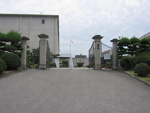 愛知県立岡崎高等学校正門門柱（旧愛知県立第二中学校正門）