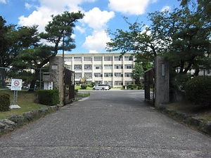 愛知県立碧南高等学校正門門柱（旧愛知県碧南国民学校正門）