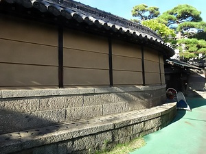 小西朝陽館門及び御所塀