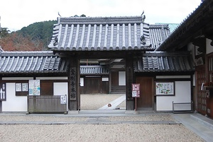 金剛寺本坊表門