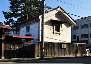 旧鍋三本店（星野家住宅）土蔵