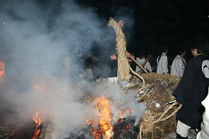 松例祭の大松明行事