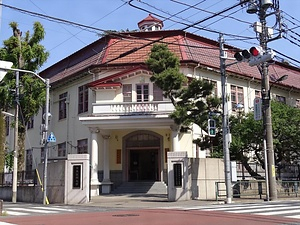 旧東京市麻布区役所庁舎（日本獣医生命科学大学一号棟）