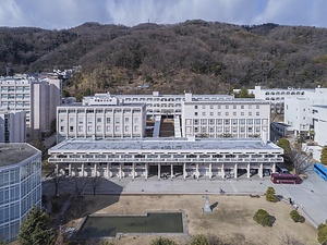 甲南女子大学管理棟