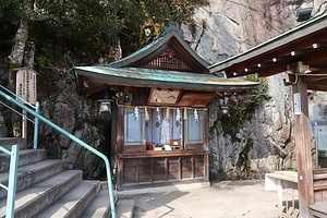 太郎坊宮阿賀神社授与所