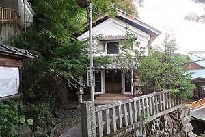 太郎坊宮阿賀神社祭器庫