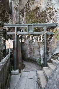 太郎坊宮阿賀神社銅鳥居