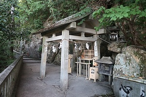 太郎坊宮阿賀神社不動明王拝所