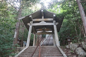 太郎坊宮阿賀神社中門