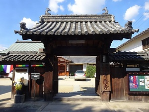 実際寺山門