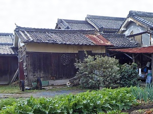 岡橋家住宅西納屋及び庭門