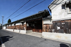 岡橋家住宅東門及び土塀