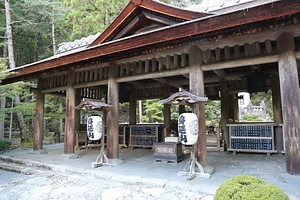 身延山久遠寺祖廟拝殿