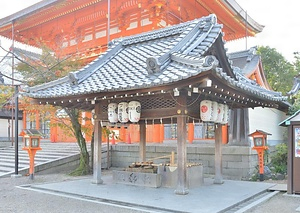 八坂神社 南手水舎