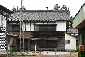 旧機那サフラン酒製造本舗調整蔵