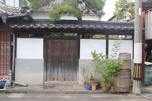 浦野醤油醸造元塀