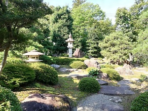 松樹館庭園