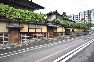 柊家旅館本館及び塀