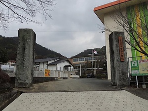 脊振小学校石門