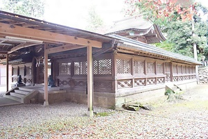 唐澤山神社中門祝詞屋及び透塀