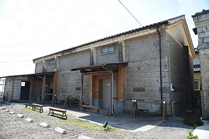 旧吉田村農業協同組合東倉庫（吉田村Village東棟）