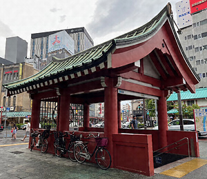 東京地下鉄銀座線浅草駅四番出入口上家