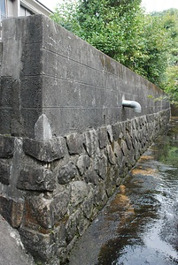 守隨家住宅（旧山田家住宅）石積護岸